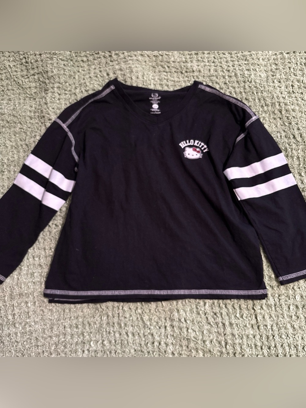 Kids Hello Kitty Long Sleeve Graphic Tee in Black & White Size XL
